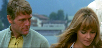 Regis Vallee e Laura Antonelli, insolitamente bionda, protagonisti del film di Massimo Dallamano del 1975